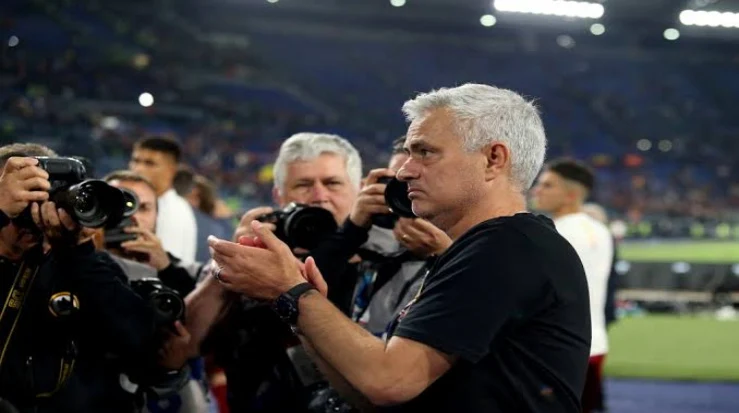 Mourinho Pays Tribute To Roma Fans After Draw With Venezia