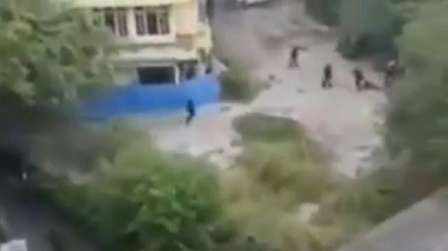 Viral Video Polisi Diduga Keroyok Bocah di Belakang Masjid dekat Bawaslu