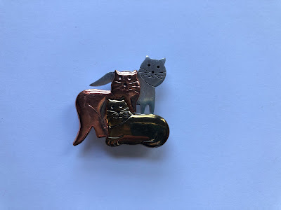 cat pin with three cats