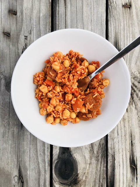 Riz à la tomate, aux pois-chiches et au chorizo