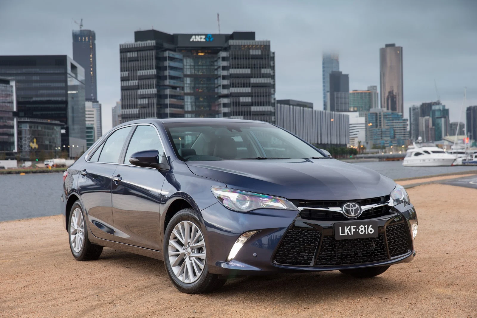 Đánh giá xe Toyota Camry 2016