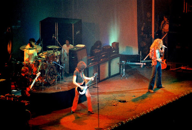 Led Zeppelin By tony morelli (originally posted to Flickr as led zeppelin) [CC BY-SA 2.0 (http://creativecommons.org/licenses/by-sa/2.0)], via Wikimedia Commons