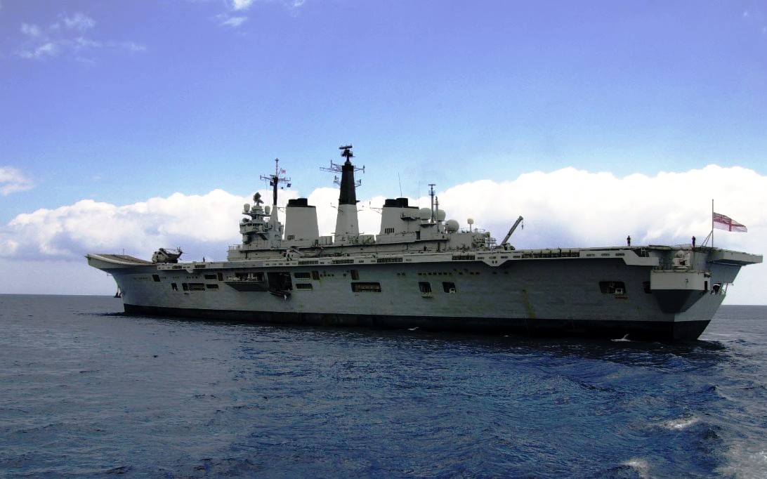 Kapal Induk HMS Invincible R05 4