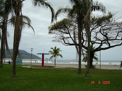 Jardins da praia do Embaré - chuveirinho próximo à faixa da areia