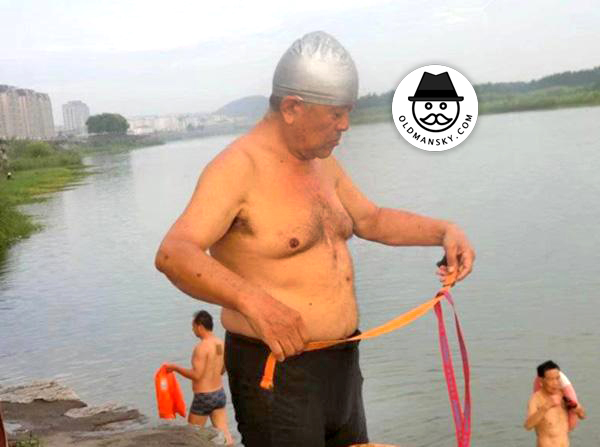 Two old daddies wore a black boxer pants went swimming with a life buoy