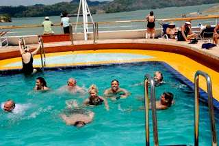 Wayne & Pat 'Swimming' the Panama Canal