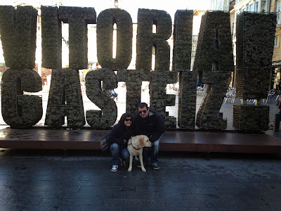 Kenzie, Carlos y yo en Vitoria