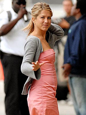 jennifer aniston style clothes