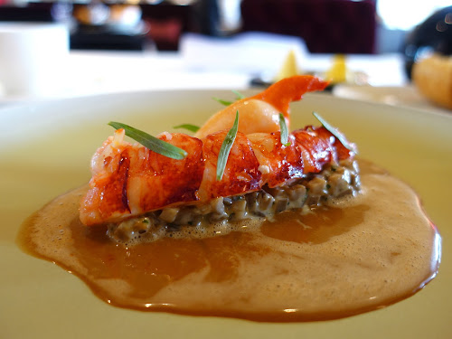 Blue Lobster, Paris mushroom duxelles, strawberry, beetroot - Caprice Four Seasons Hong Kong