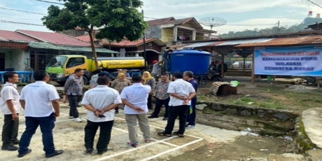 Dirum Perumda AM Kota Padang, Kepala BWSS V dan Kepala BPPW Turun Langsung Mendistribusikan Air ke Masyarakat