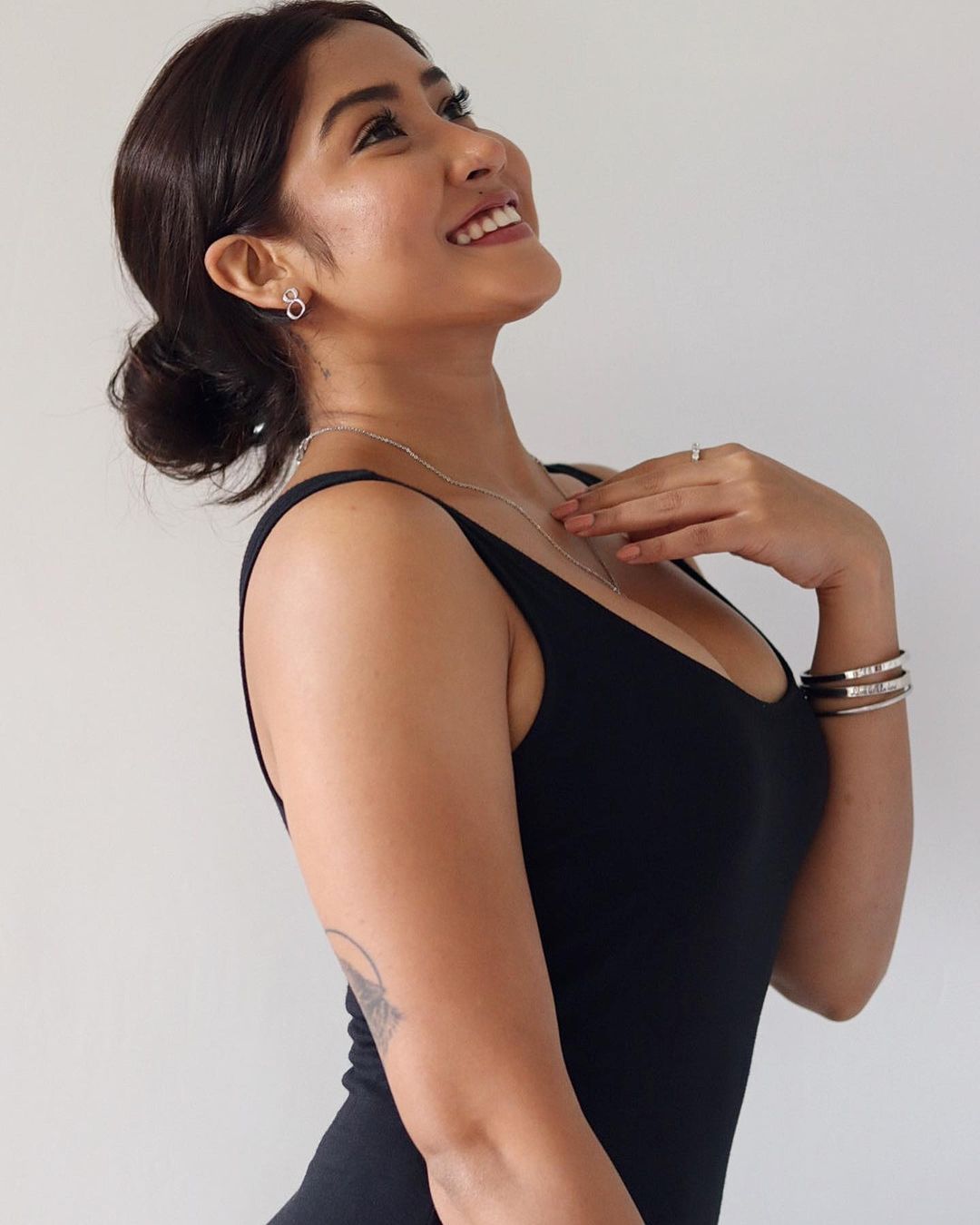 Actress Sofia Ansari Latest Hot Cleavage Photos