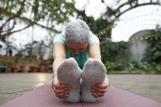 Beneficios de la yoga en la salud mental de los adultos mayores