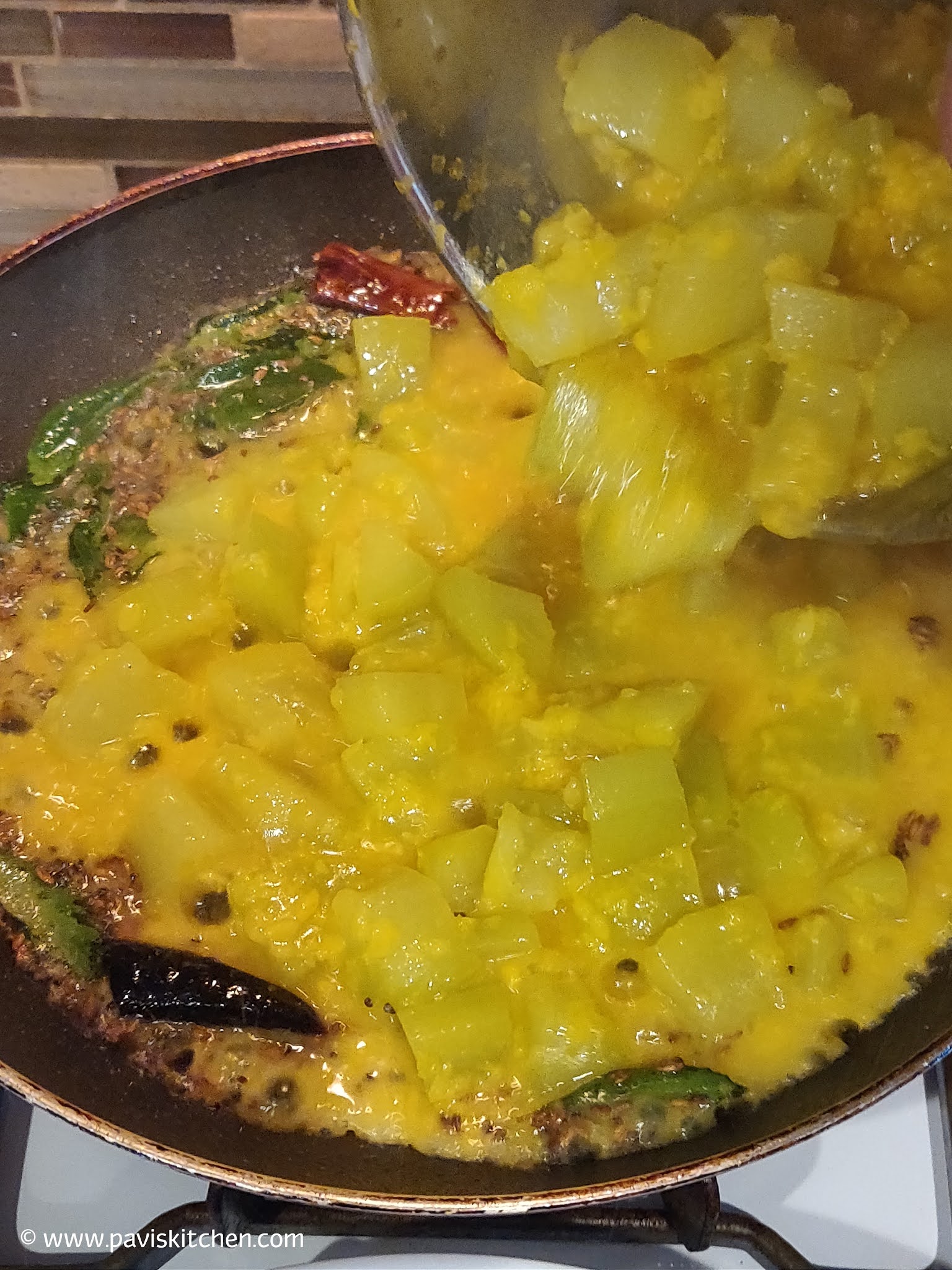 Chow Chow Kootu Recipe | Bangalore Kathrikai Kootu