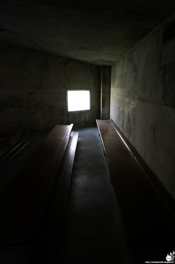 Nevers - Eglise Sainte-Bernadette du Banlay, Part. 2<br /> Architectes: Claude Parent, Paul Virilio (Architecture Principe)<br /> Avec Odette Ducarre (maquette des vitraux), Morice Lipsi (Mobilier) Construction: 1963 - 1966