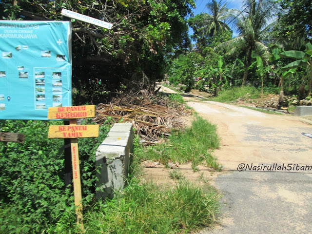 Papan penunjuk jalan yang kecil