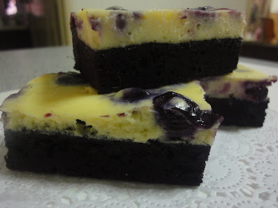 JUICY CAFE: BLUEBERRY CHEESE BROWNIES