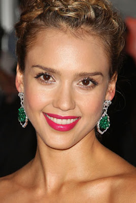 batom rosa em morenas jessica alba