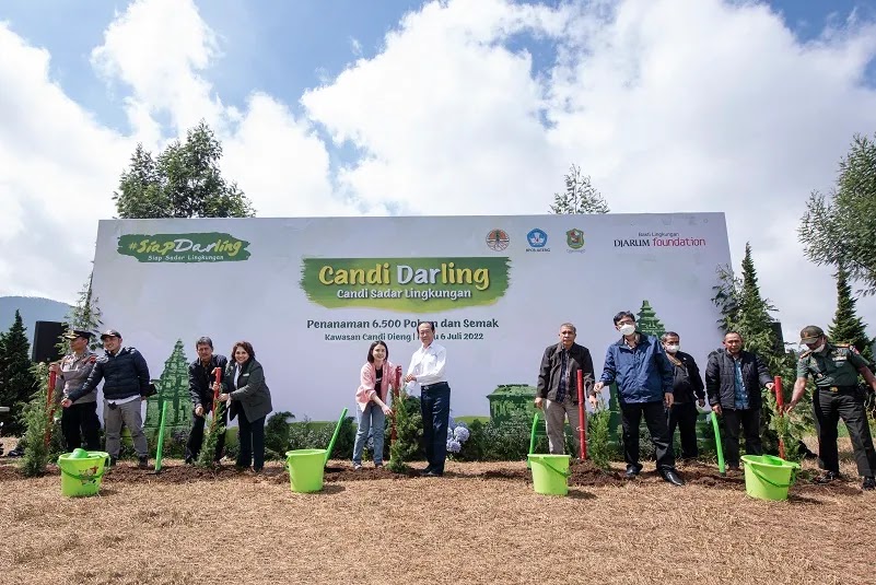 Penanaman Bersama di Candi Dieng