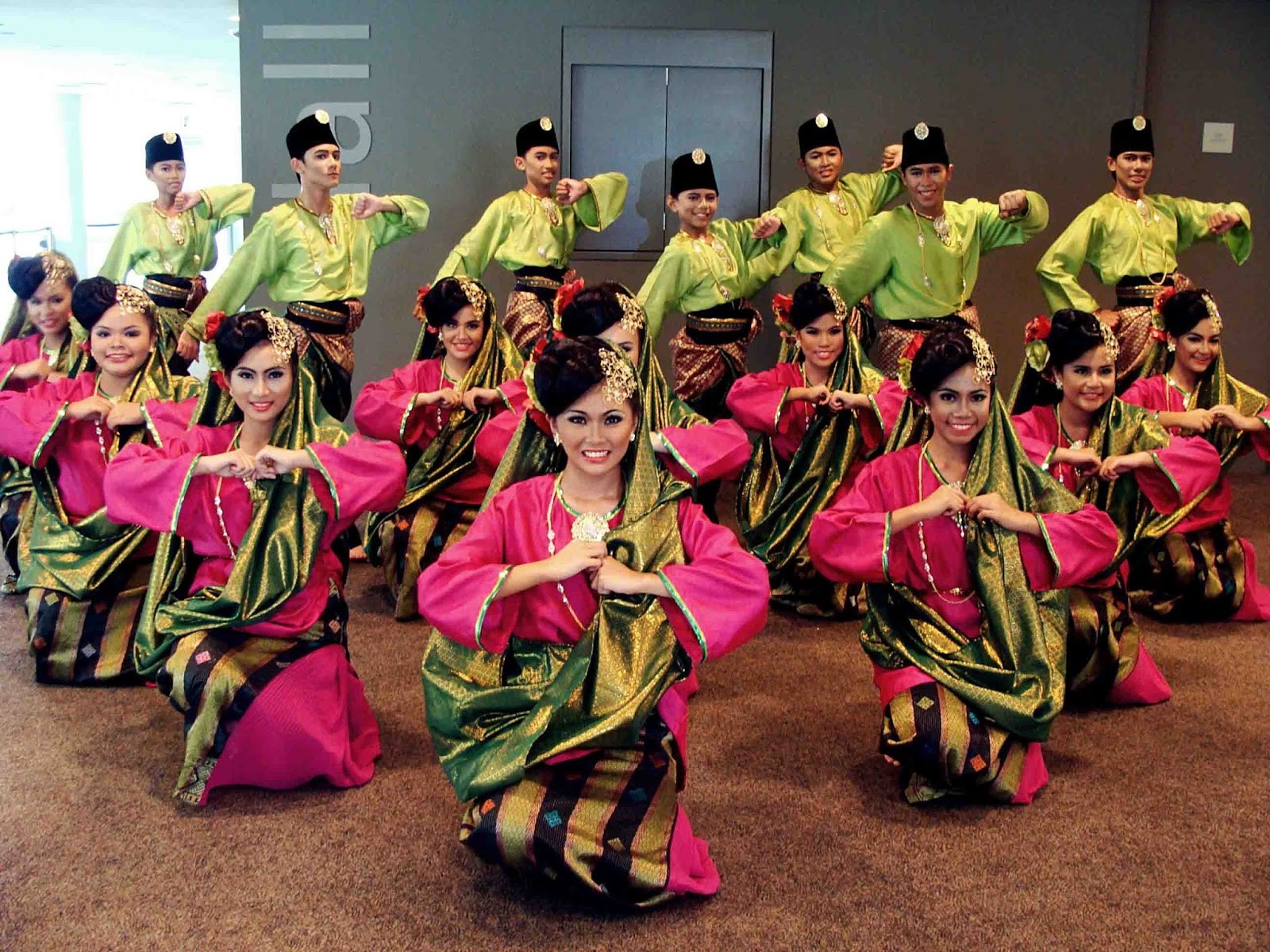  Tari tradisional daerah riau