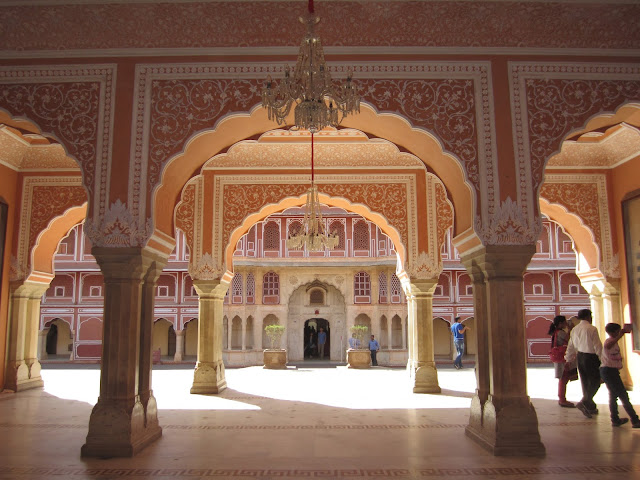 Golden Triangle Tour, Travelogue, Rajasthan, Jaipur, India, Heritage, Albert Hall Museum, Hawa Mahal, Jantar Mantar, City Palace Jaipur, Sawai Man Singh Museum, Blue Pottery, 