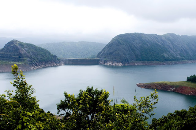 Idukki Dam, Kerala. The dam stands between the two mountains - Kuravanmala 839m and Kurathimala 925m.