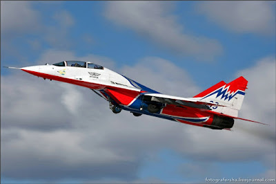 Russian fighters at the Kubinka air base Cazas rusos en la base aérea de Kubinka