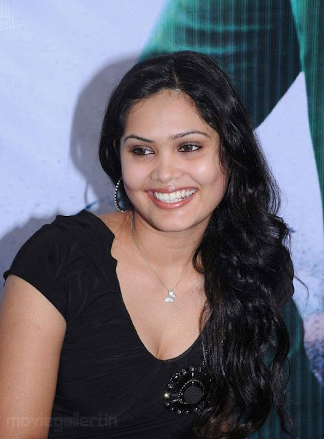 Asmitha Hot Pictures Actress asmitha Hot Leg Show Stills hot images