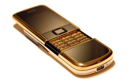 Gold Edition of Nokia 8800 : $2,700