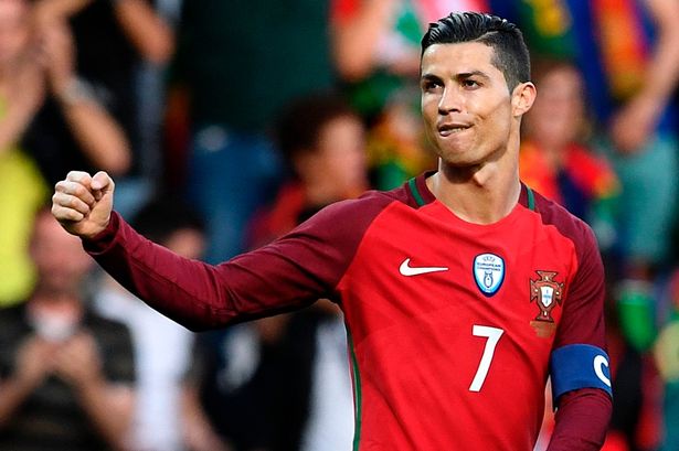 Ronaldo marche sur les traces de Puskas avec le Portugal