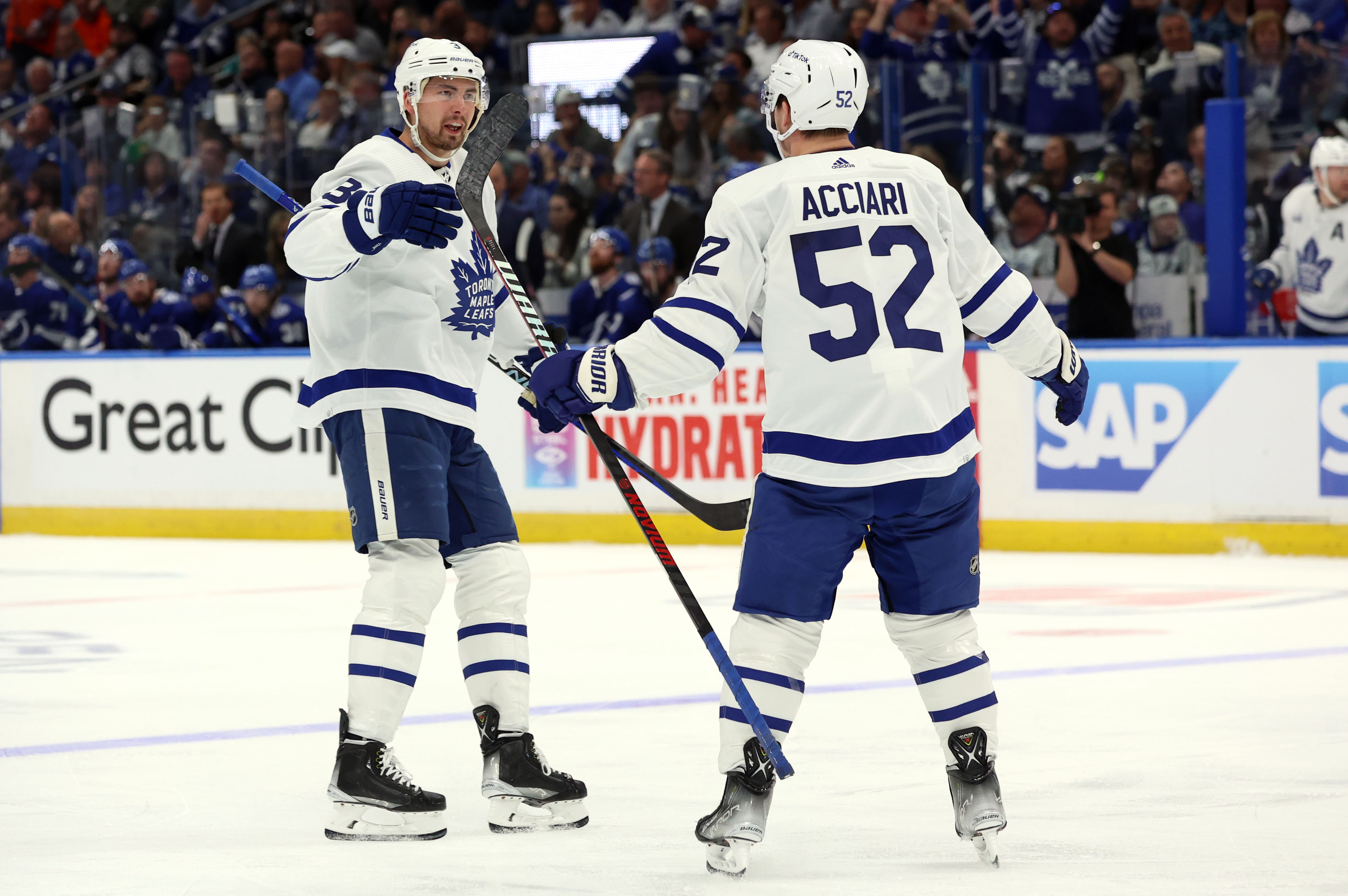 Impoverished Maple Leafs place advertising on practice jerseys