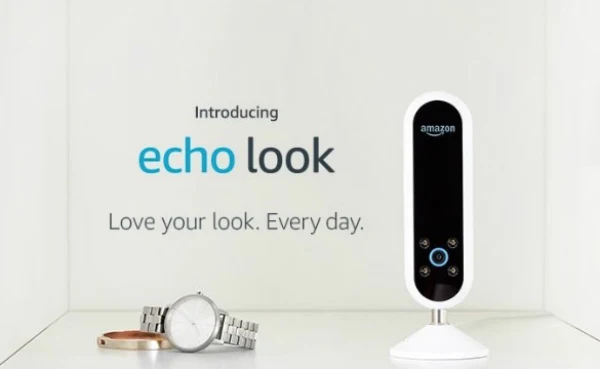 أعلنت شركة أمازون أمس الأربعاء عن إطلاقها لمساعدها الشخصي الصوتي الجديد "Echo Look"، وهو جهاز حديد مزود بكاميرا ويعمل بتطبيقات تكنولوجيا الذكاء الإصطناعي وذلك من أجل منح المستخدمين تجربة اخيتار ما يمكن ارتداءه من ملابس وإكسسوارات بشكل يتلائم مع الموضة.