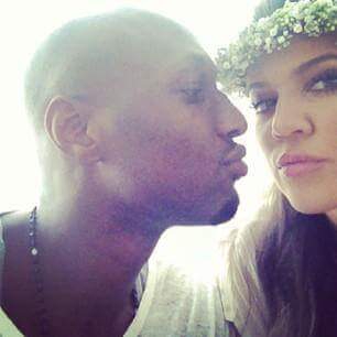 Lamar Odom try to kiss a girl image