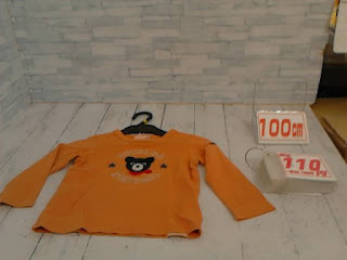 中古品　子供服　１００ｃｍ　DOUBLE_Ｂ　オレンジカラー　長袖Ｔシャツ　１１０円