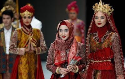 Kisah Sukses Dian "Pelangi" Menebar Fashion Hijab dengan Gaya Trendy 