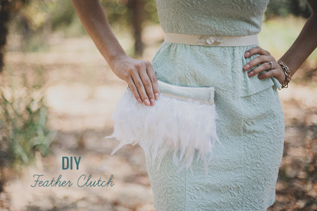 http://www.eldiariodelanovia.com/2013/10/diy-clutch-con-plumas.html