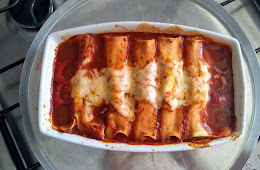 Canelone de Ricota com Molho de Tomates
