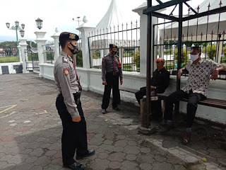 Patroli di Kraton Yogyakarta, Petugas Berikan Himbauan Tentang Protokol Kesehatan Kepada Masyarakat