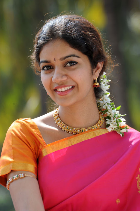 swathi cute stills