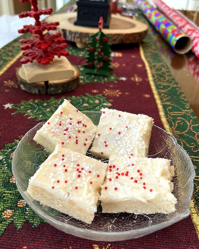 Sugar Cookie Bars ♥ KitchenParade.com. All the colorful deliciousness, none of the cookie cutter and decorating fuss.