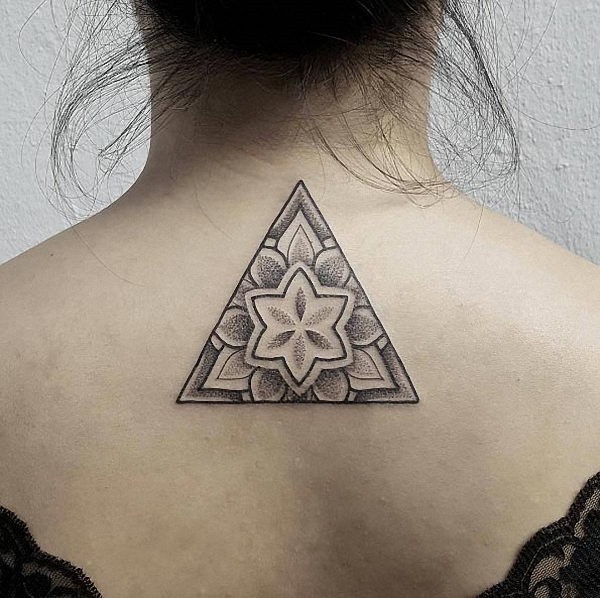 este_pico_de_design_triangular