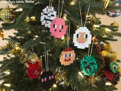 Minecraft Christmas decorations on the tree