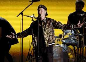DOWNLOAD VIDEO: Justin Bieber’s2016 Grammy Awards Performance (Love Yourself & Where Are U Now)