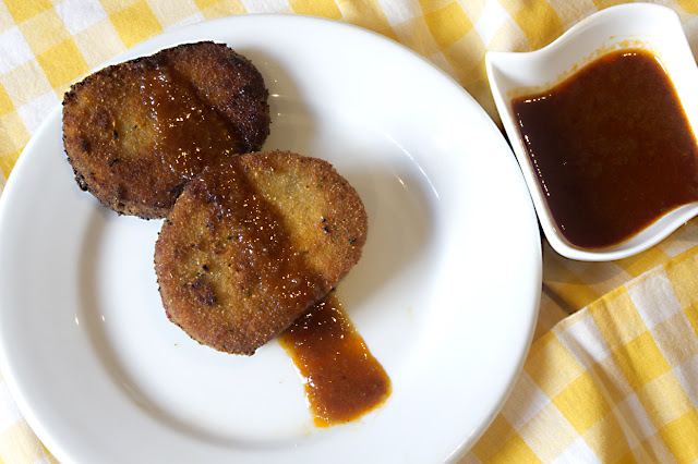 manitas de cerdo con salsa vizcaína