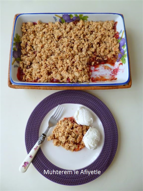 plum crumble