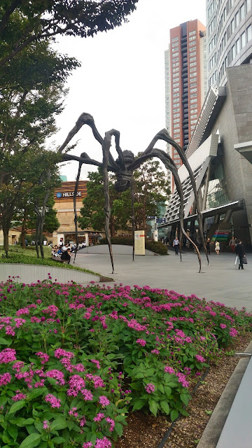 Avec une petite araignée au milieu