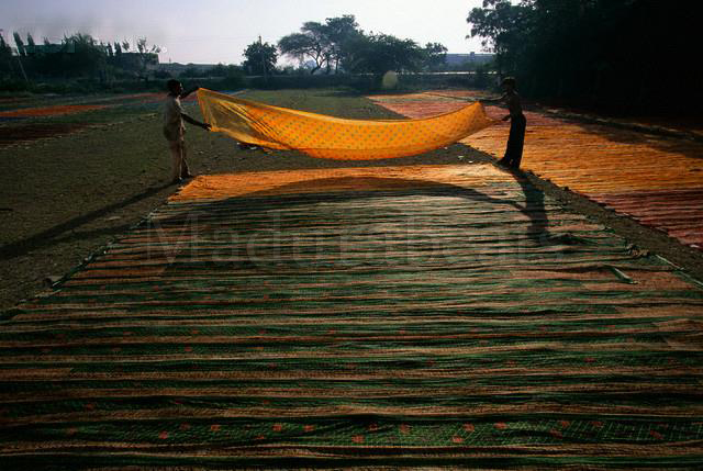 Pretty India - Washer men at work