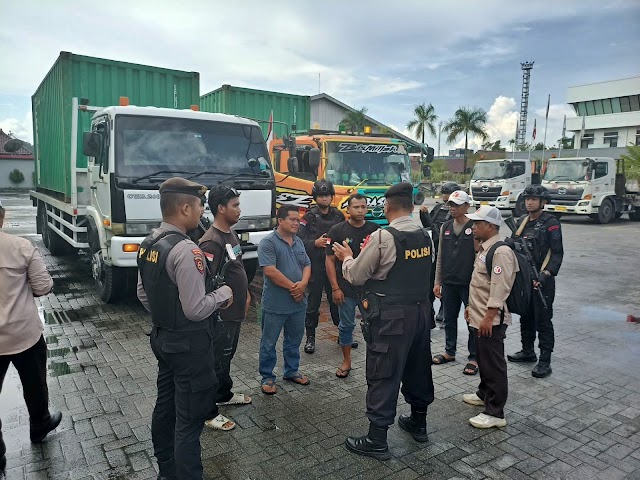 Sat Brimob Polresta Samarinda Kawal Logistik Surat Suara Pemilu Menuju Gudang Logistik KPU