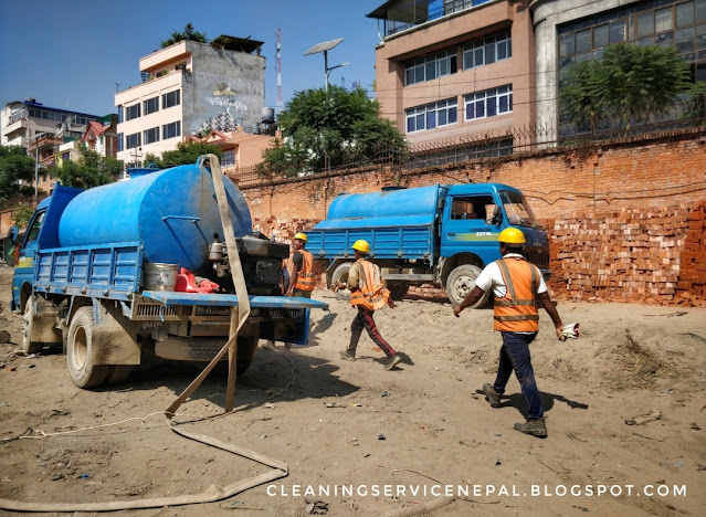 Septic tank cleaning tanker