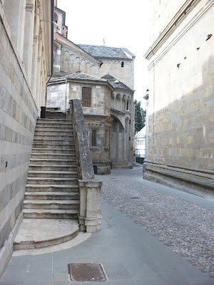 Lateral de la Plaza del Duomo Bergamo Italia