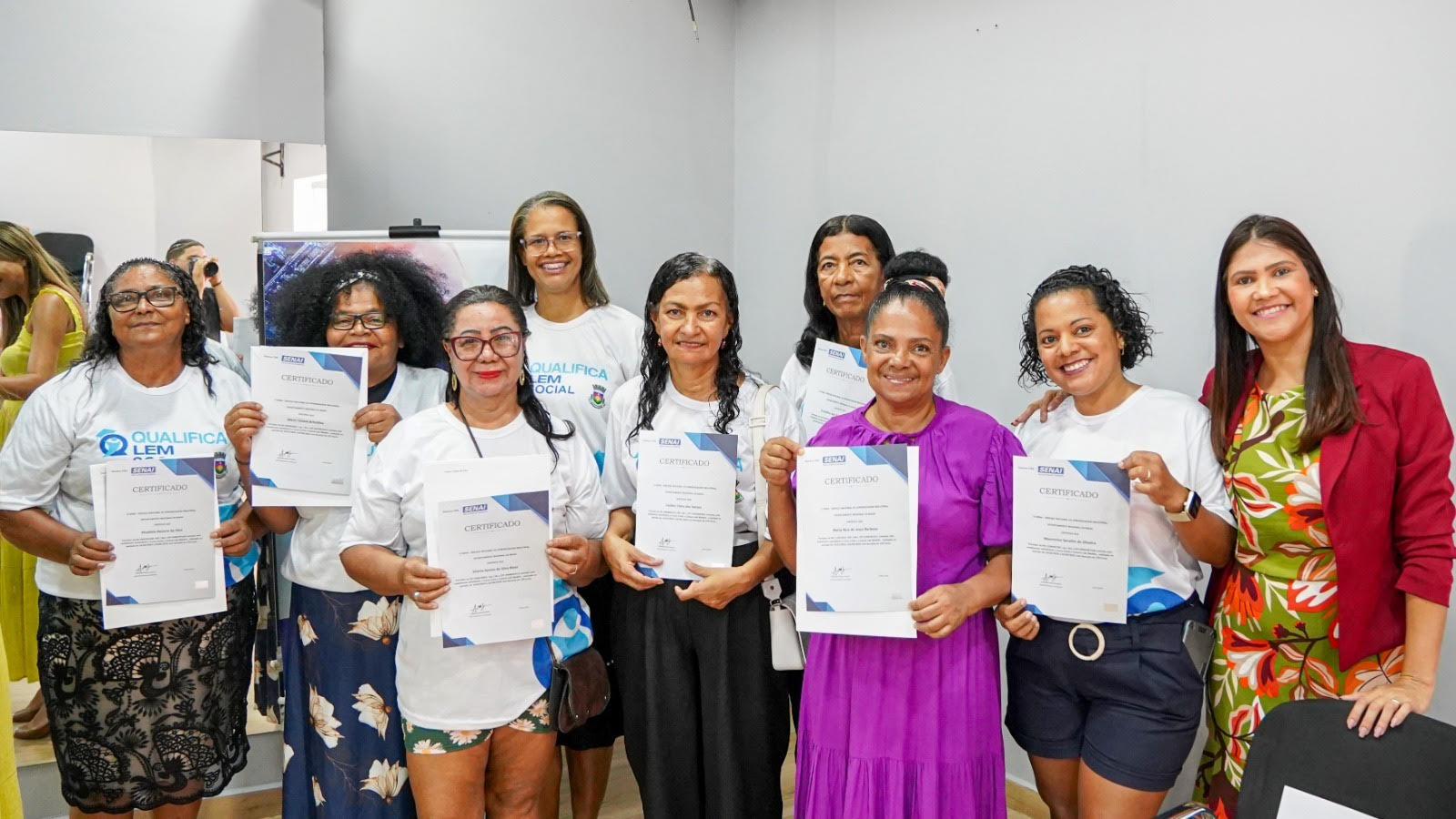 PREFEITURA DE LEM CERTIFICA 20 MULHERES EM CURSO DE CORTE E COSTURA